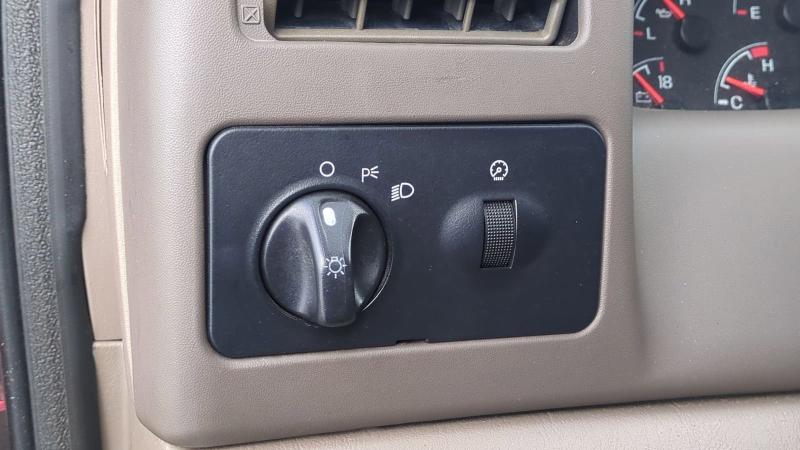 Used 2001 Ford F250 Lariat image 13