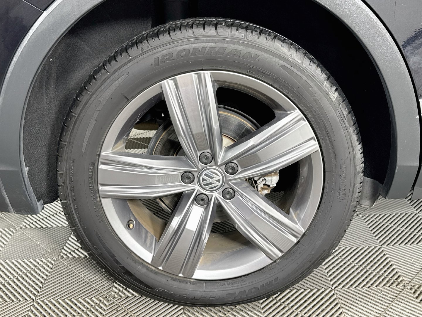 Used 2021 Volkswagen Tiguan SEL FWD image 30