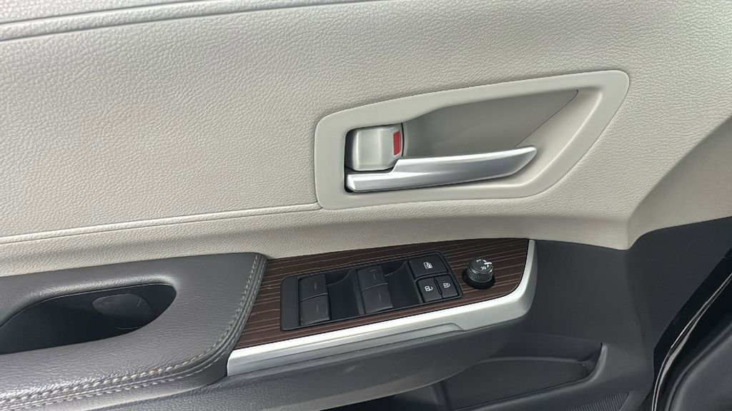 Used 2024 Toyota Sienna XLE image 22