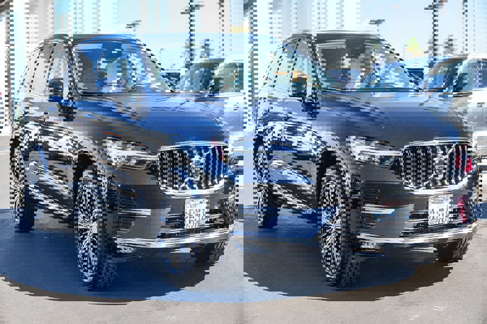 Used 2023 Volvo XC60 B5 Ultimate image 3