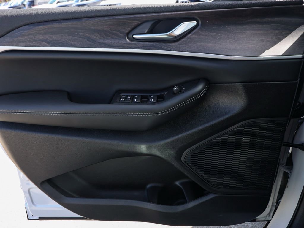 Used 2026 Jeep Grand Cherokee Altitude image 23