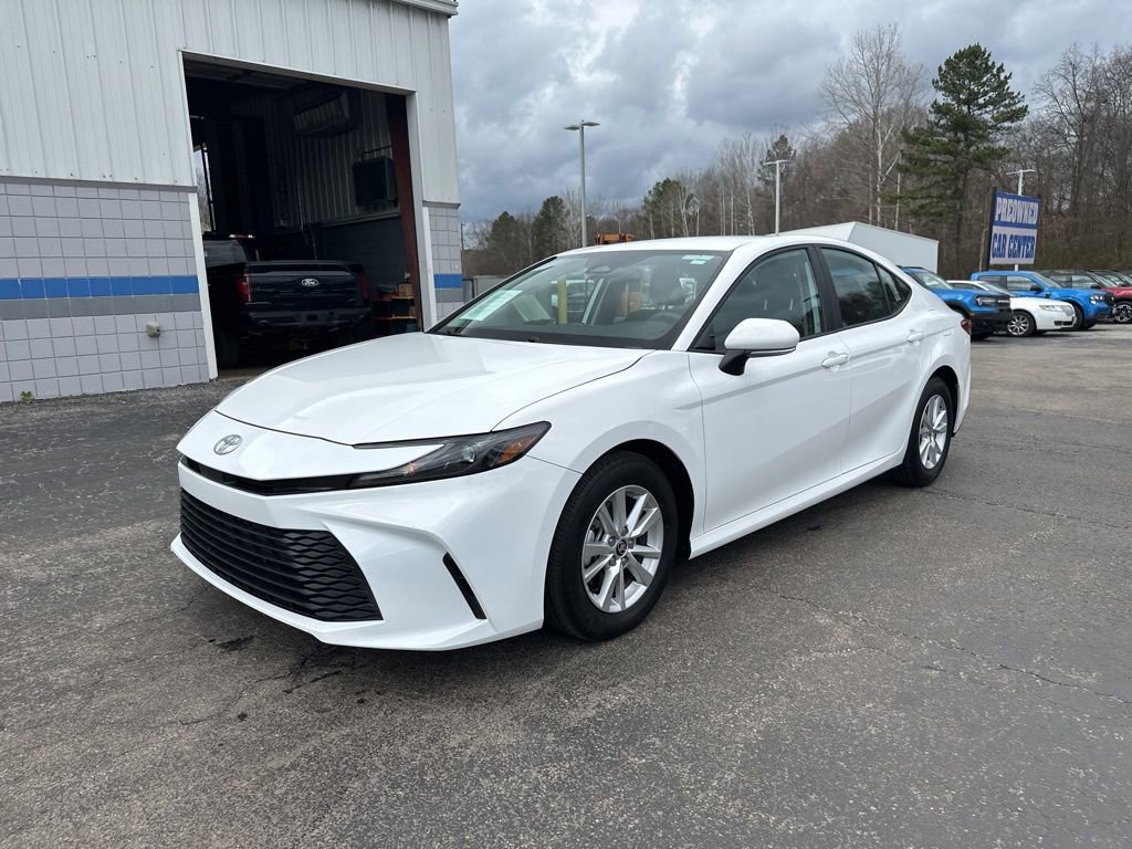 Used 2025 Toyota Camry LE image 7