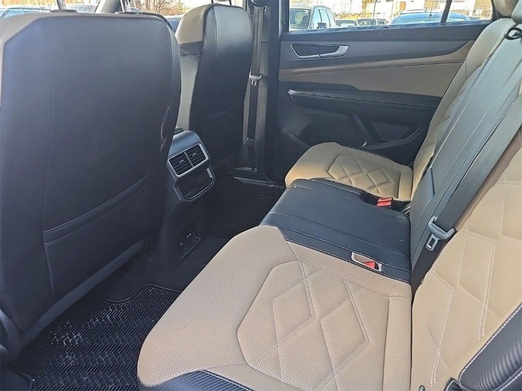 Used 2024 Volkswagen Atlas Cross Sport SE w/ Panoramic Sunroof Package image 11