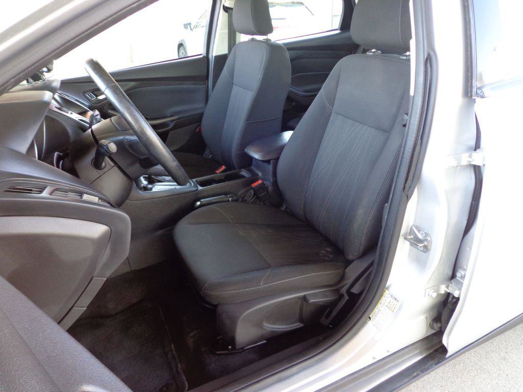 Used 2018 Ford Focus SEL w/ Cold Weather Package FWD image 14