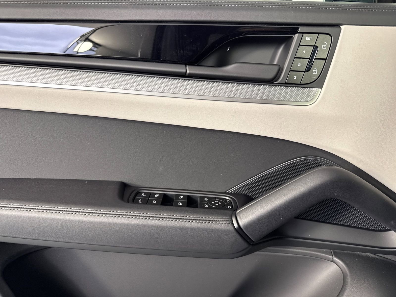 New 2026 Porsche Cayenne S image 12