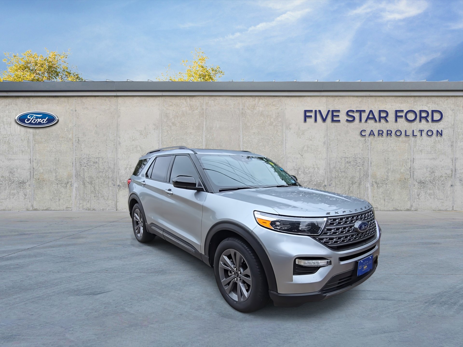 Certified 2022 Ford Explorer XLT w/ Equipment Group 202A RWD image 2