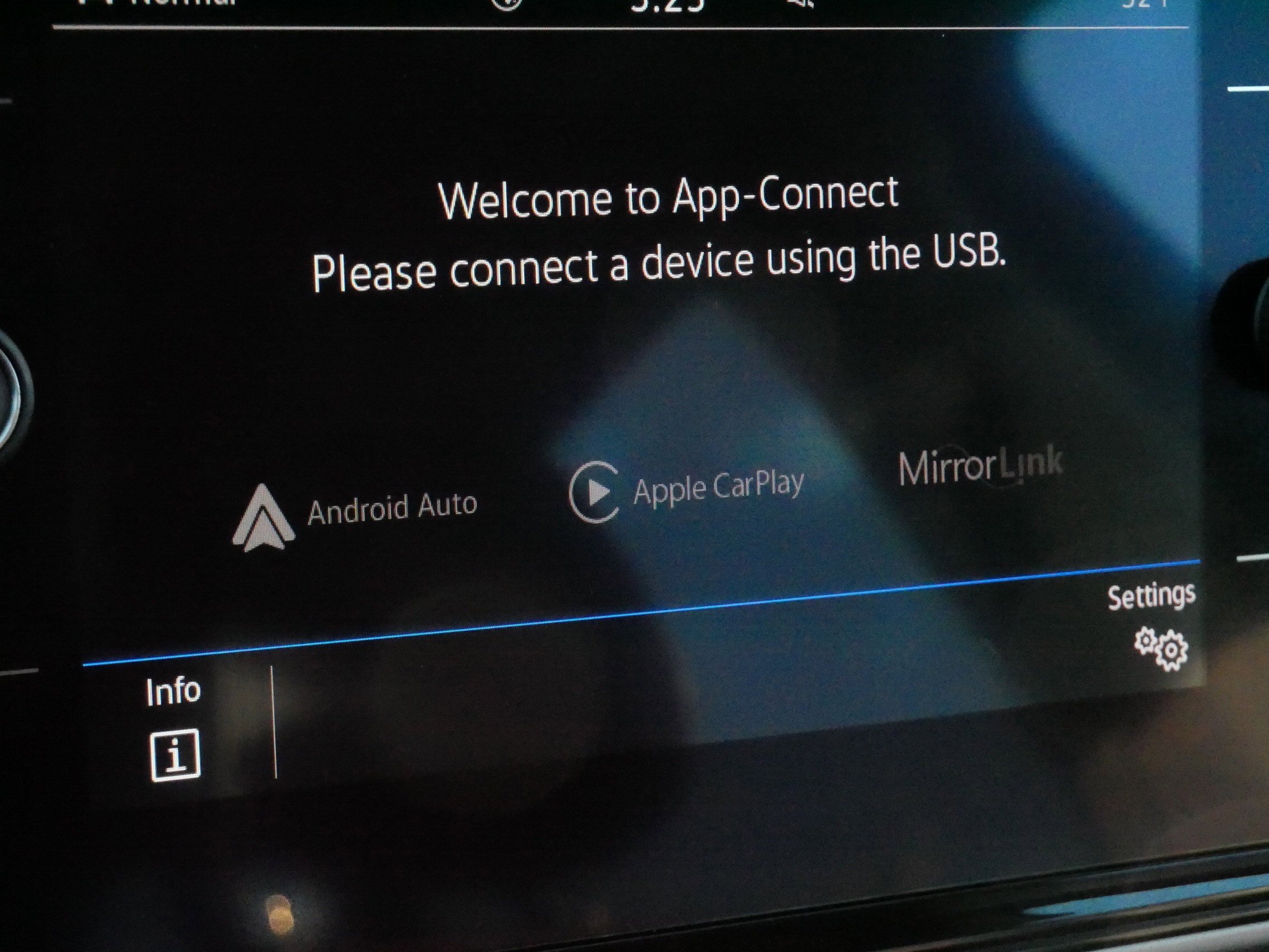 Certified 2021 Volkswagen Atlas SEL Premium image 31