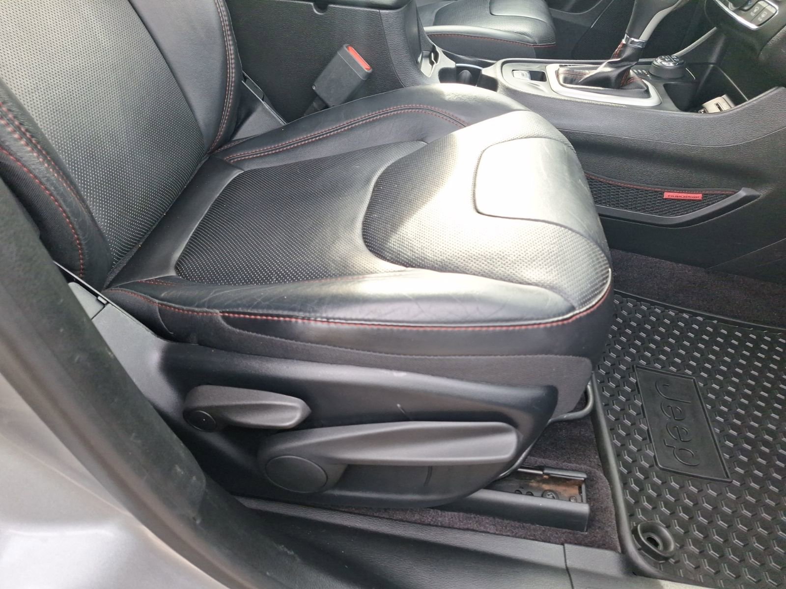 Used 2017 Jeep Cherokee Trailhawk image 37