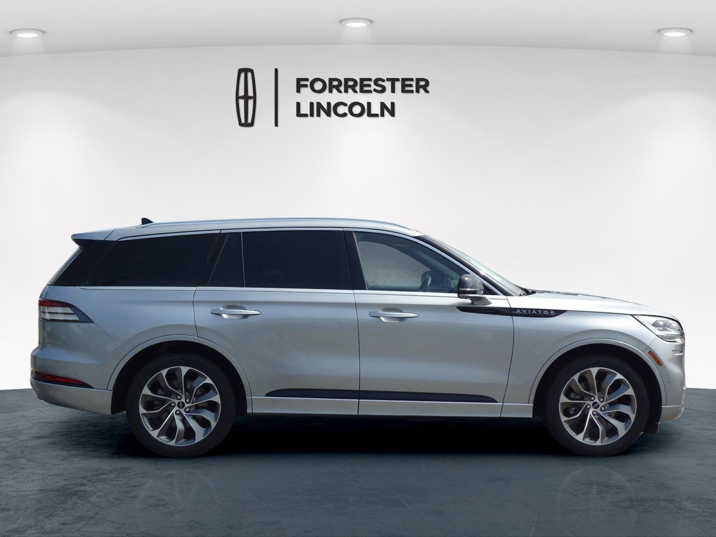Certified 2023 Lincoln Aviator Grand Touring w/ Equipment Group 301A AWD/4WD image 2