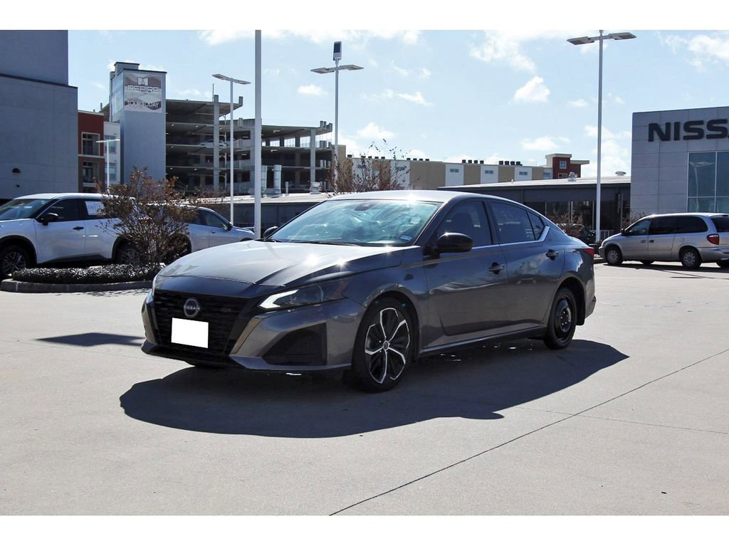 Used 2024 Nissan Altima 2.5 SR image 2