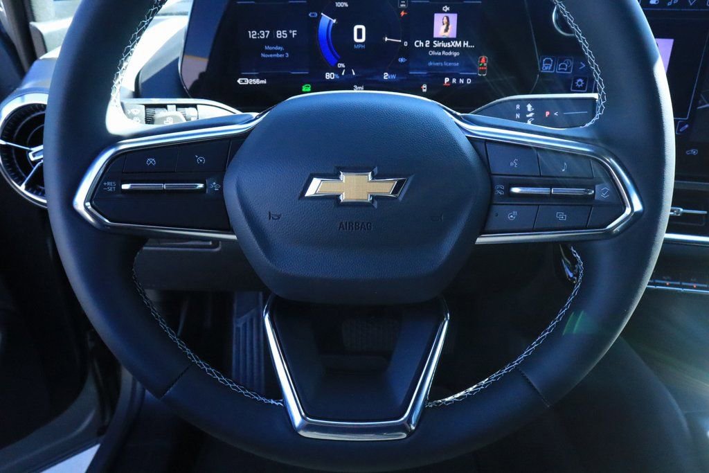 New 2026 Chevrolet Equinox EV LT image 3