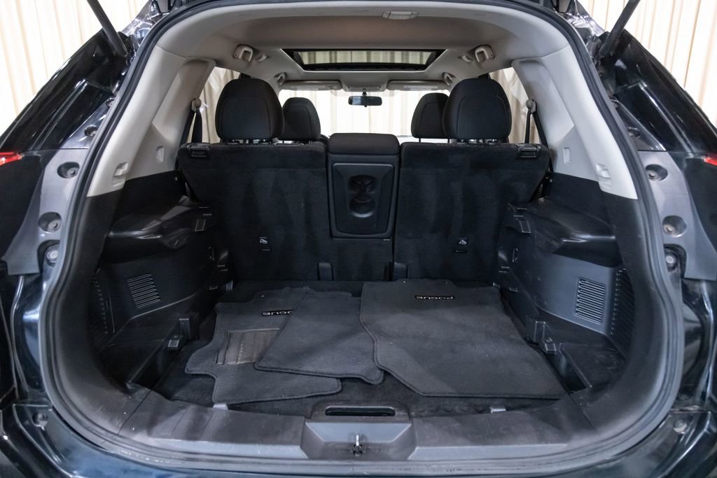 Used 2017 Nissan Rogue SV image 22