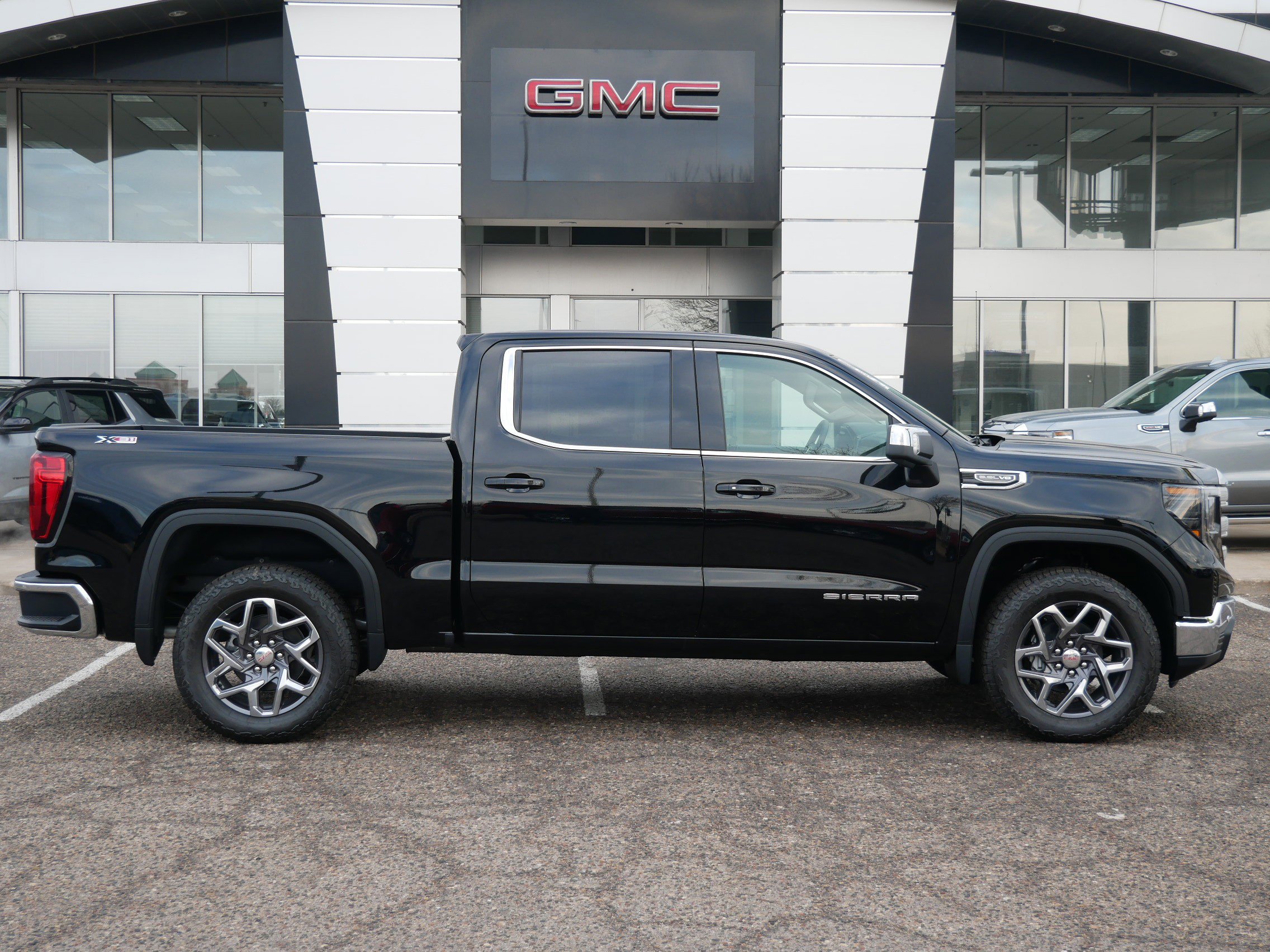 New 2026 GMC Sierra 1500 SLE w/ X31 Off-Road Package image 2