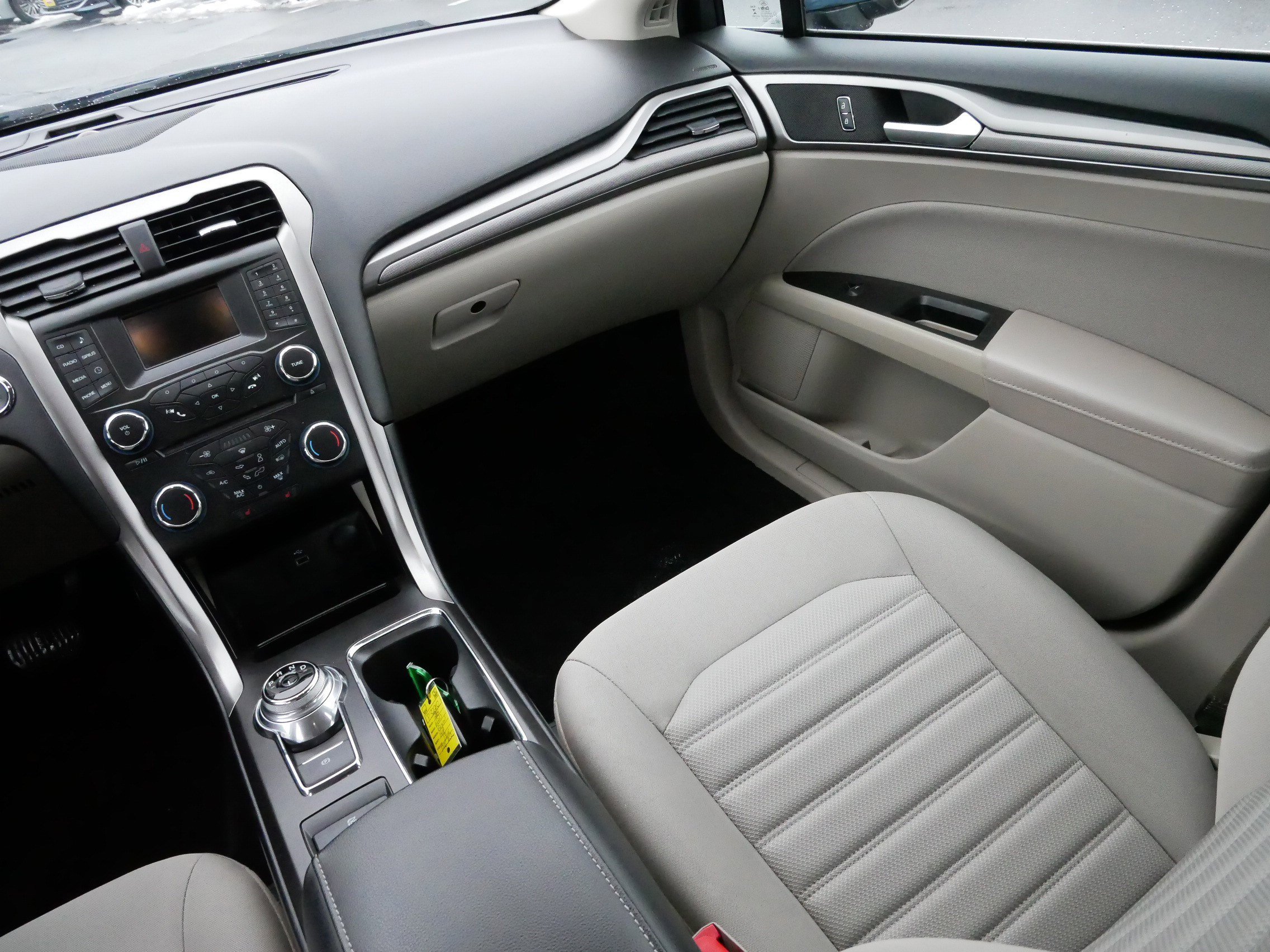 Used 2018 Ford Fusion SE image 11