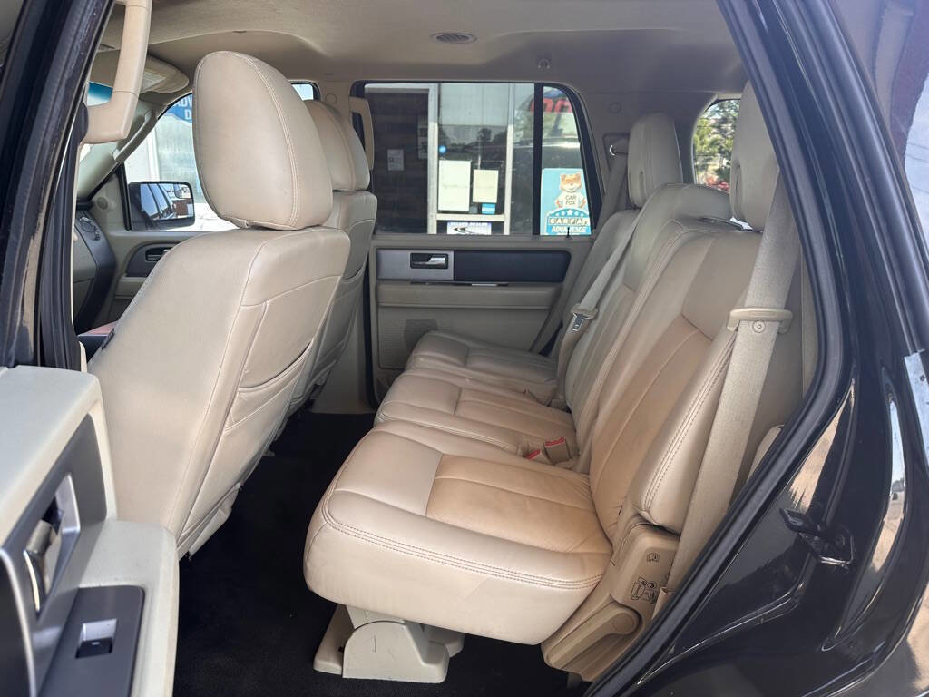 Used 2015 Ford Expedition XLT image 16