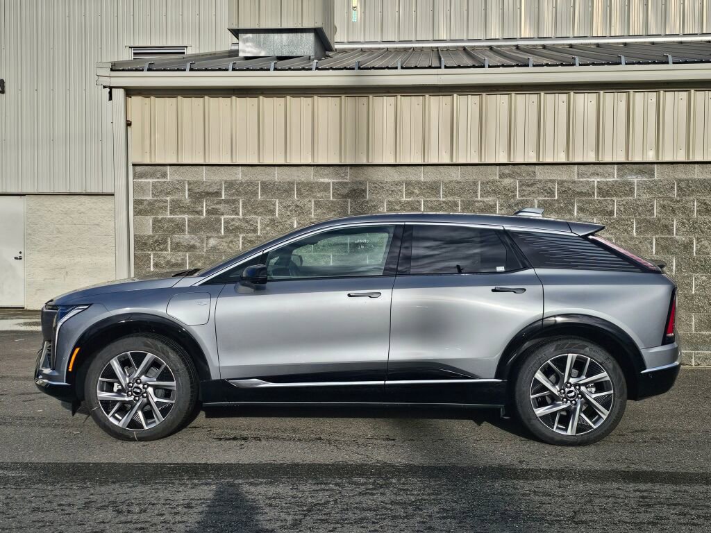 New 2026 Cadillac Optiq Luxury 2 image 3