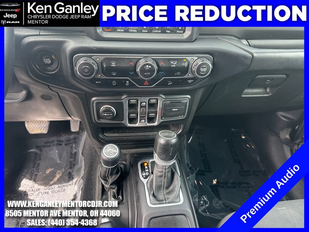 Used 2018 Jeep Wrangler Unlimited Sahara w/ Uconnect 4C Nav & Sound Group AWD/4WD image 16