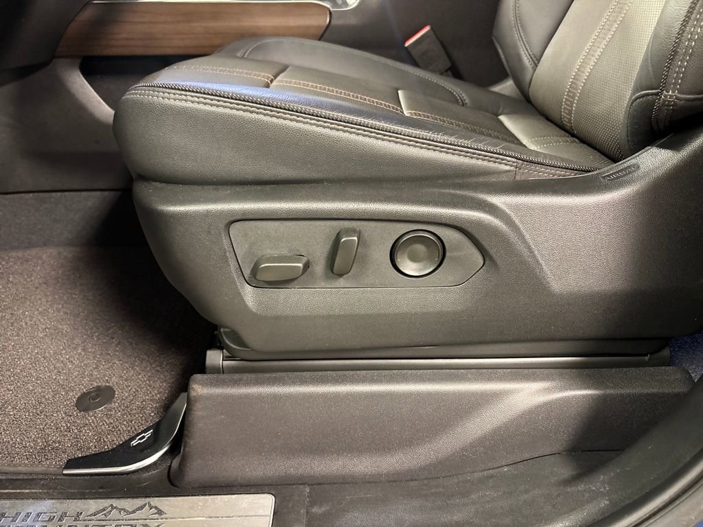 Used 2024 Chevrolet Silverado 2500 High Country w/ High Country Premium Package image 19