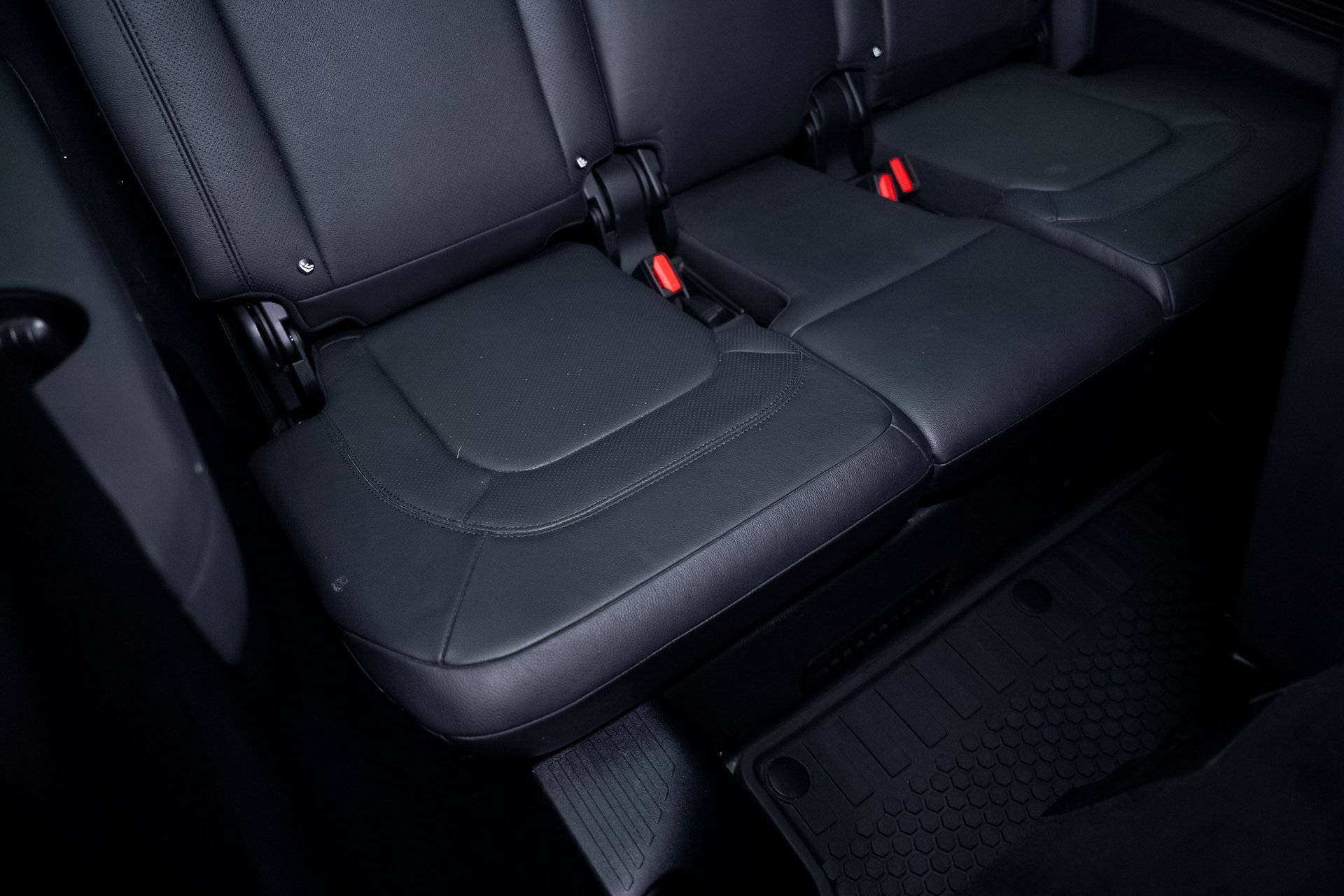 Used 2023 Land Rover Defender 130 SE image 69