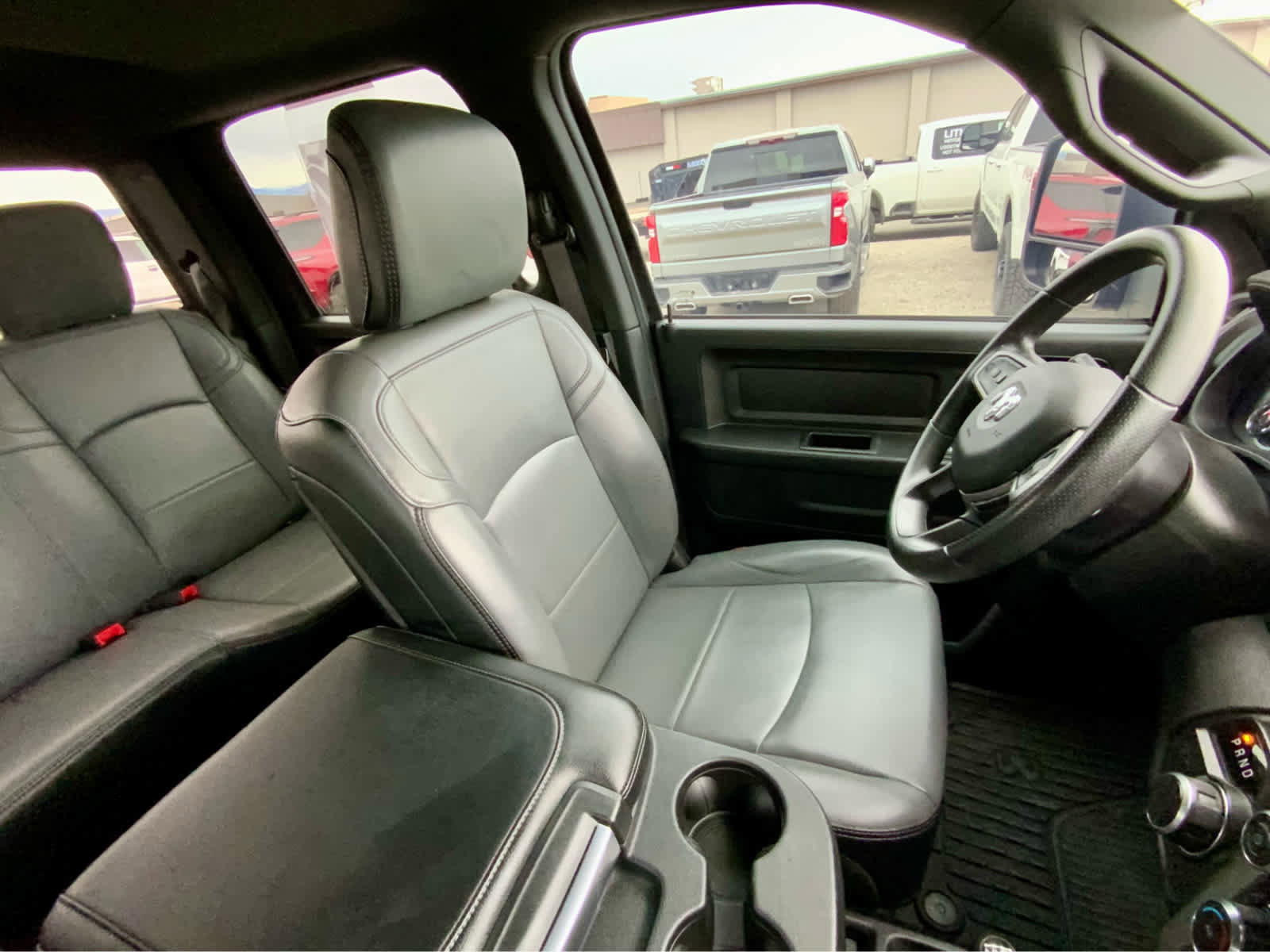 Used 2024 RAM 2500 Tradesman w/ Chrome Appearance Group image 28