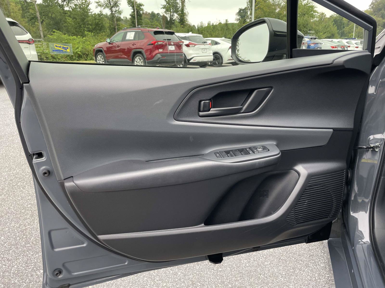 Used 2025 Toyota Prius LE AWD/4WD image 5
