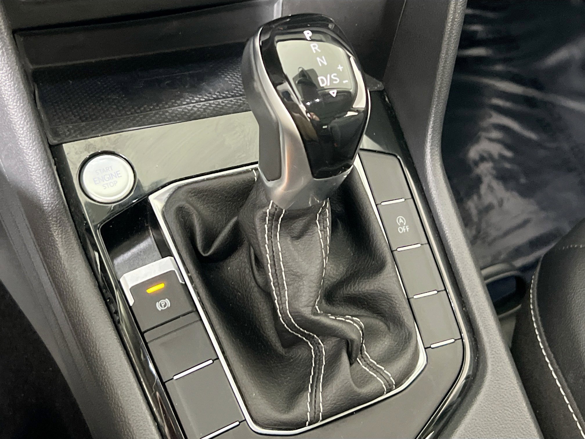 Used 2023 Volkswagen Taos SE AWD/4WD image 16