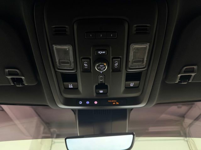 Used 2024 Chevrolet Suburban High Country image 24