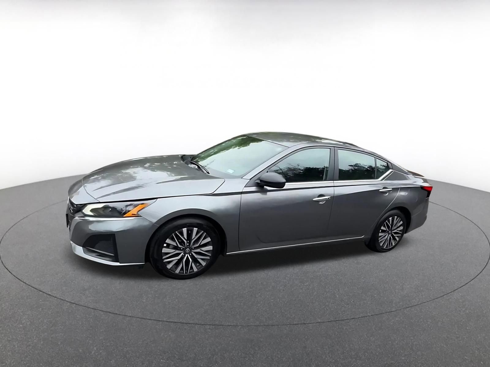 Used 2025 Nissan Altima 2.5 SV FWD image 8