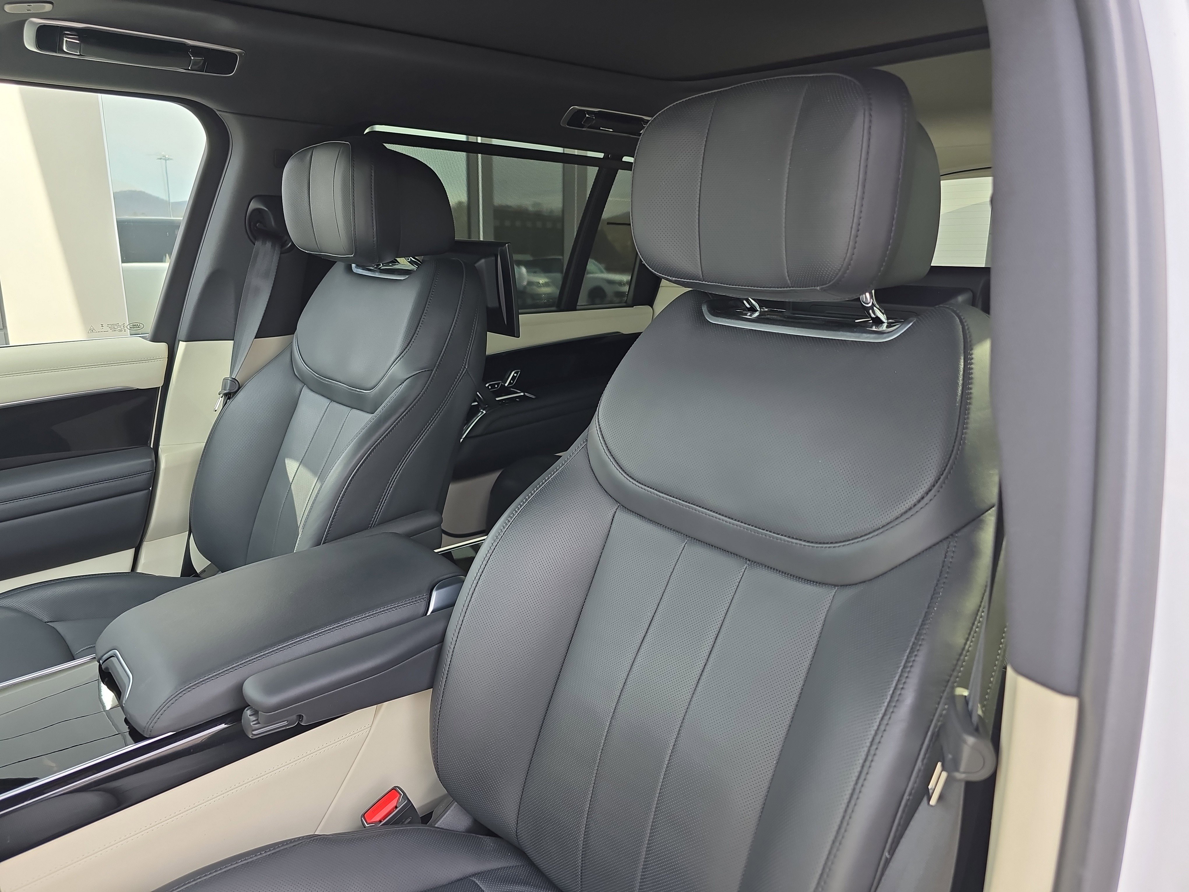 Certified 2024 Land Rover Range Rover Long Wheelbase Autobiography image 21