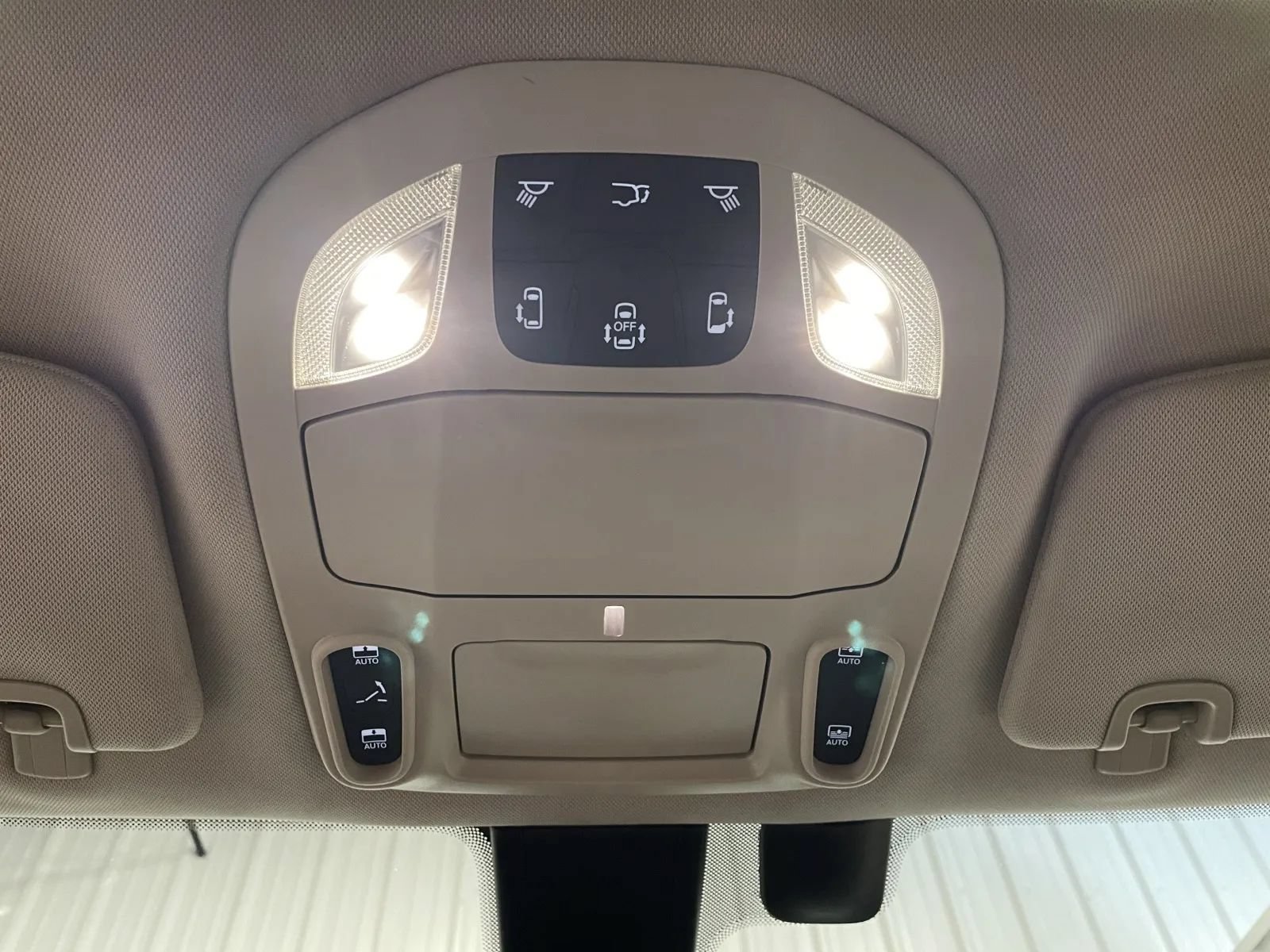 Used 2020 Chrysler Pacifica Limited FWD image 34