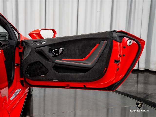 Used 2024 Lamborghini Huracan Tecnica RWD image 35