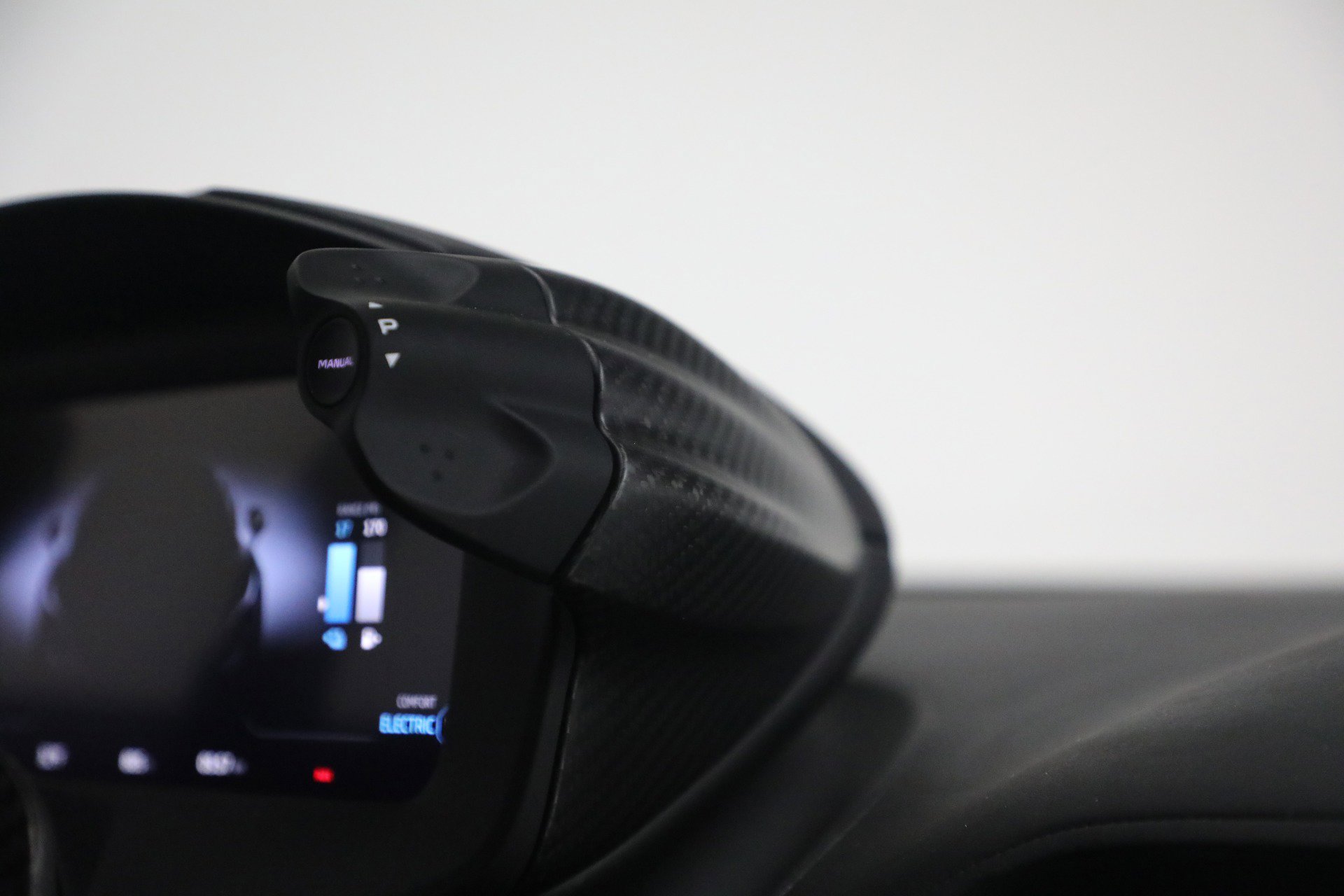 Used 2024 McLaren Artura image 30