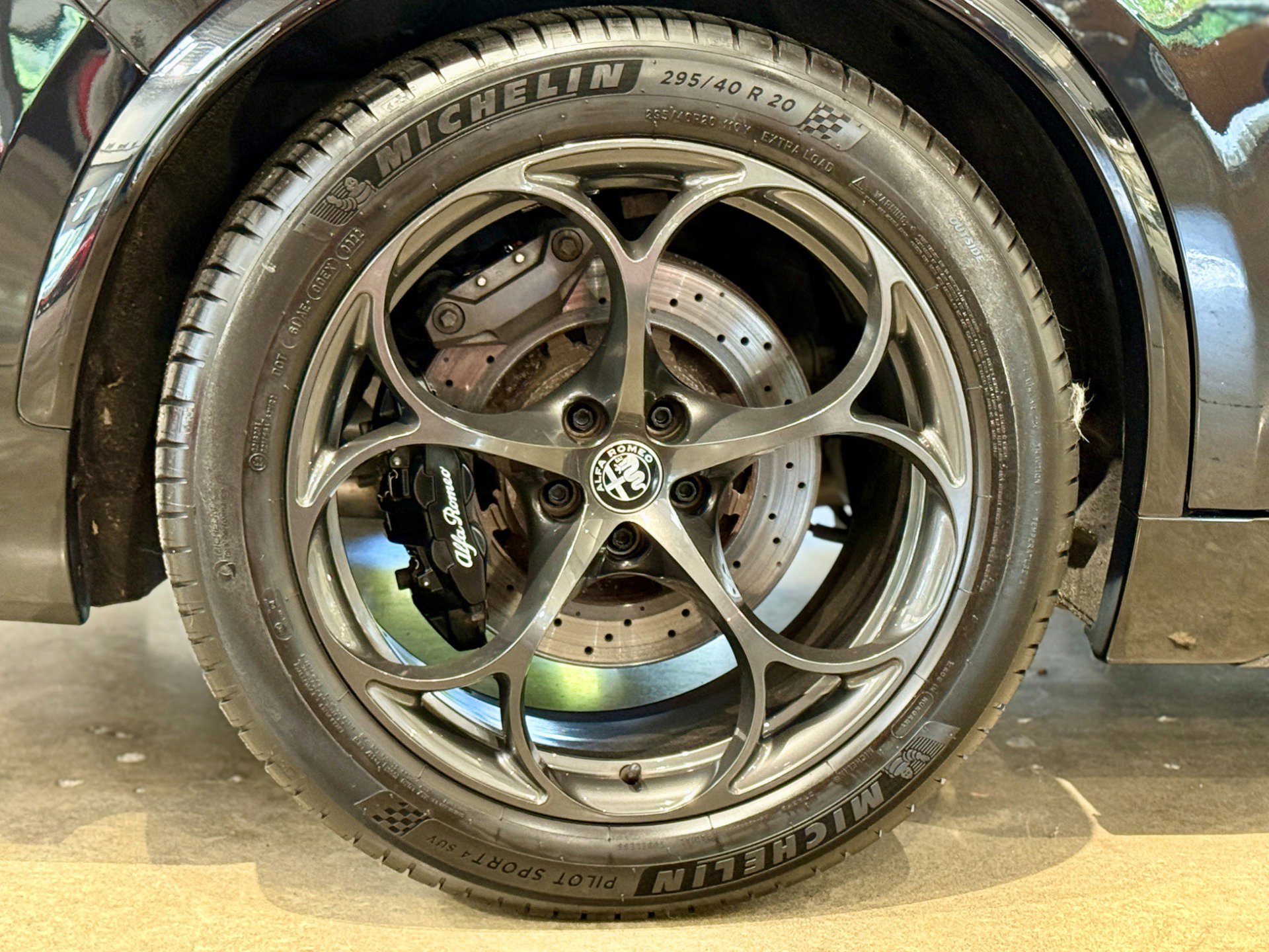 Used 2018 Alfa Romeo Stelvio Quadrifoglio w/ Driver Assist Dynamic Package AWD/4WD image 13