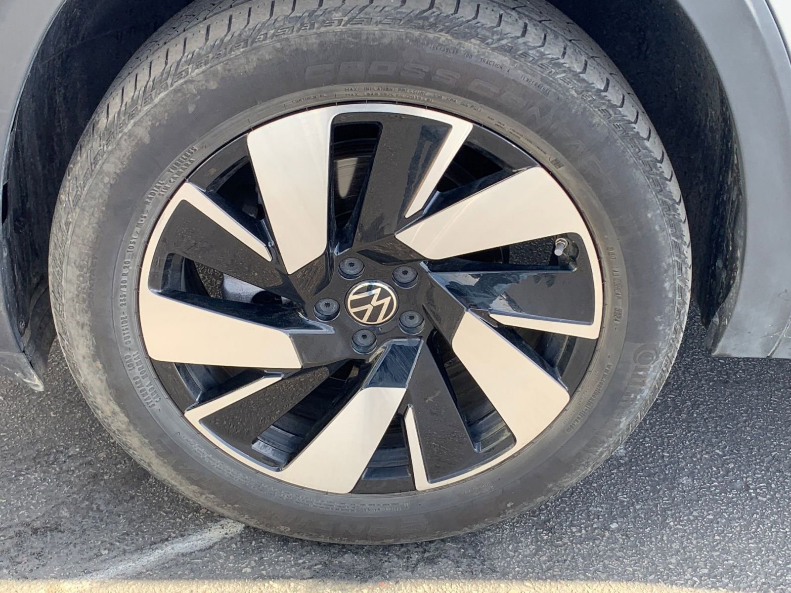 Used 2025 Volkswagen Atlas Cross Sport SE image 31