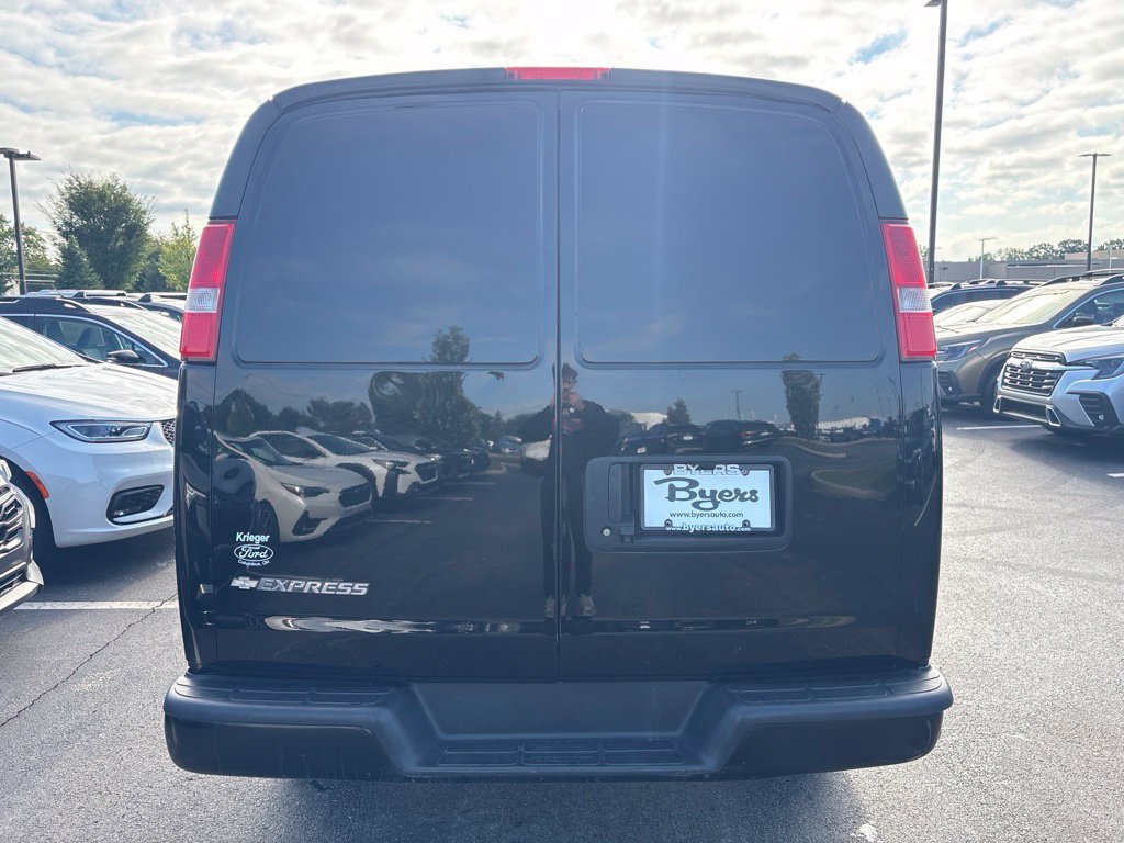 Used 2021 Chevrolet Express 2500 w/ Driver Convenience Package RWD image 4