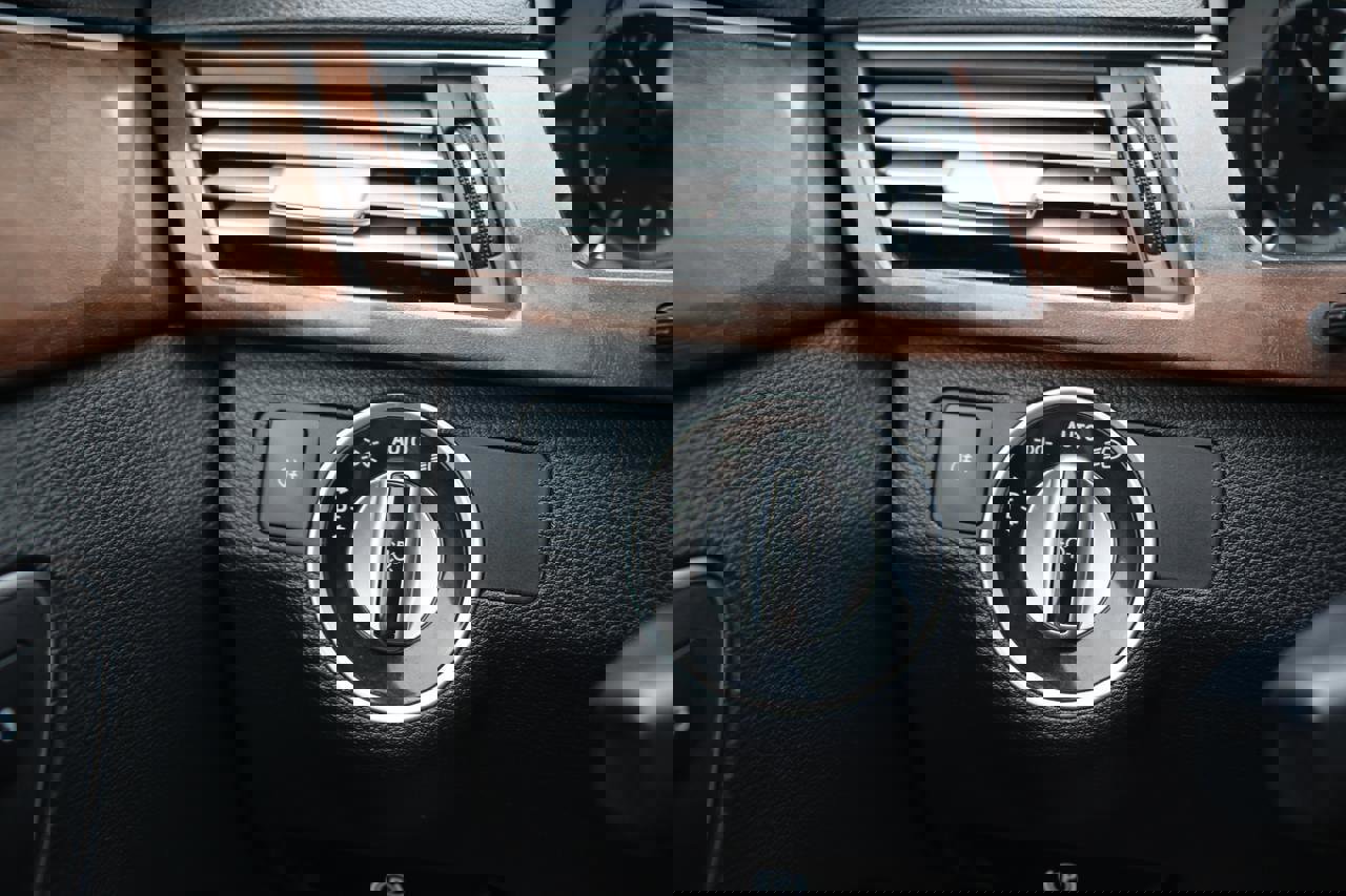 Used 2013 Mercedes-Benz E 350 Sedan image 28