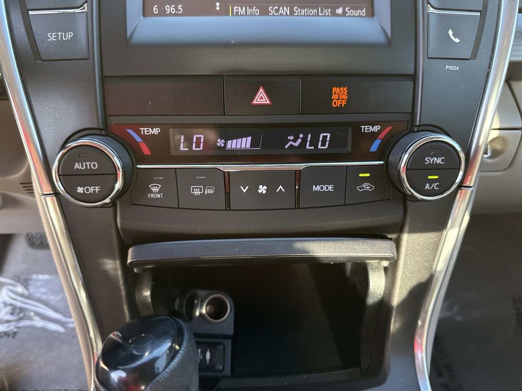 Used 2016 Toyota Camry LE FWD image 34