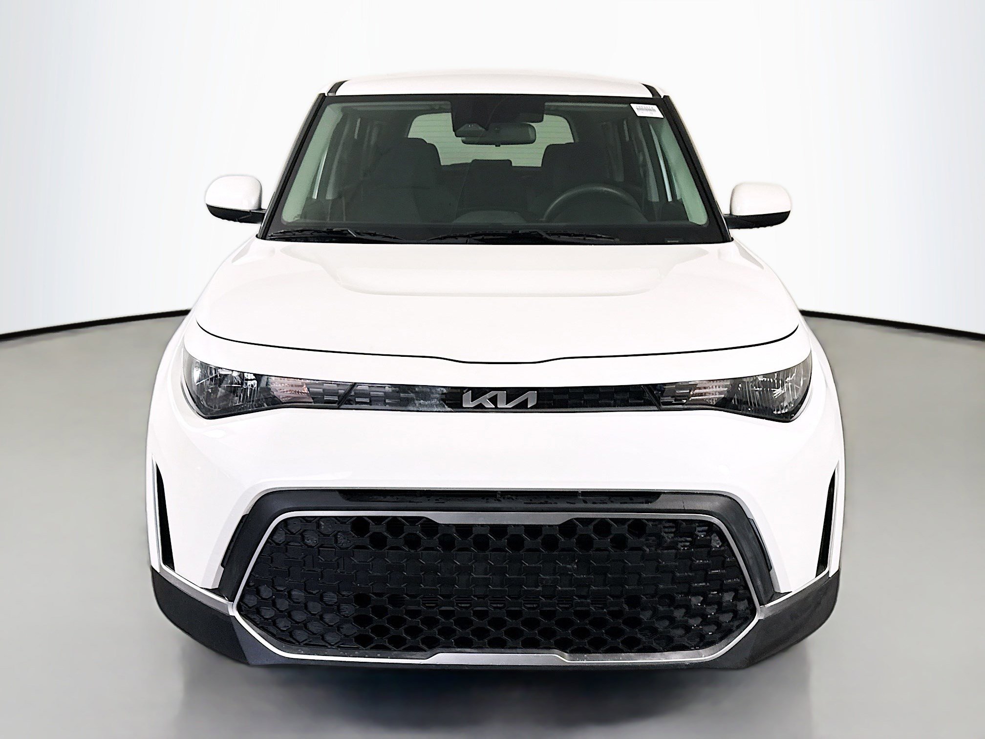 Used 2025 Kia Soul LX w/ LX Technology Package FWD image 2