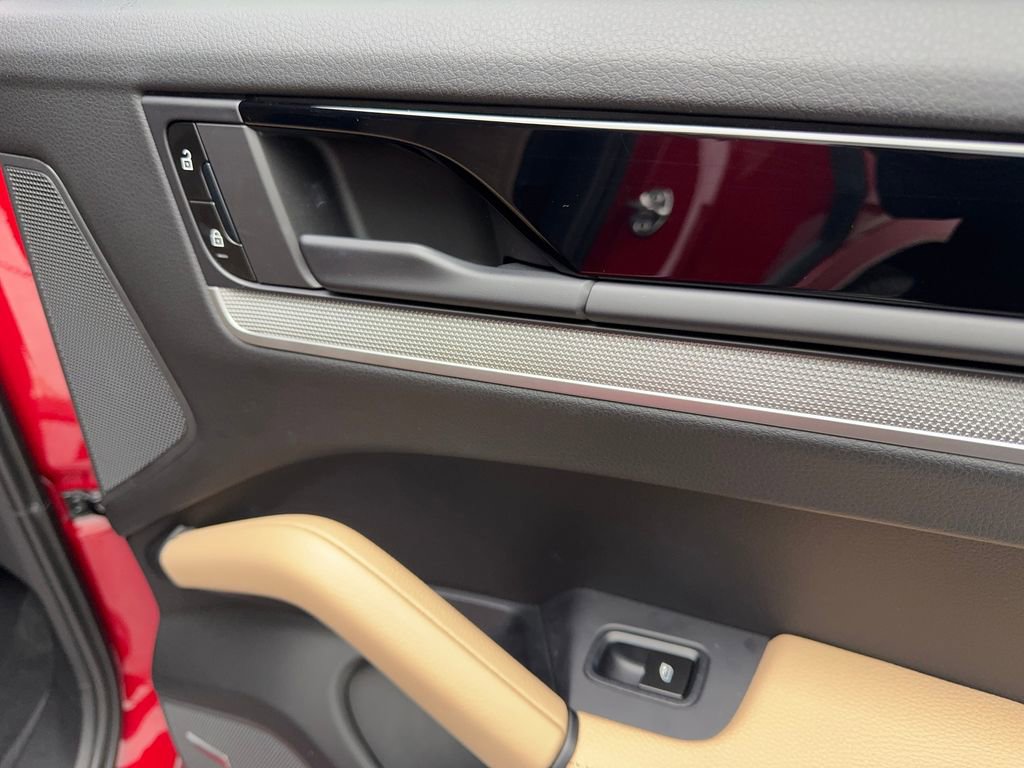 Used 2026 Porsche Cayenne Coupe image 43