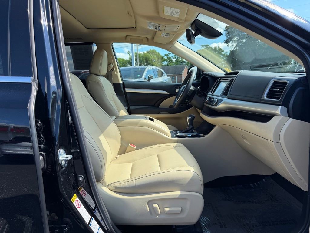 Used 2018 Toyota Highlander XLE AWD/4WD image 26