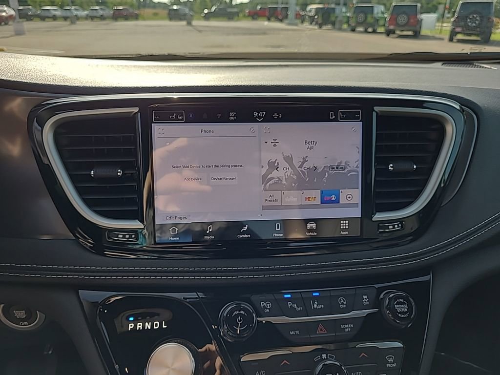 New 2025 Chrysler Pacifica Select image 32