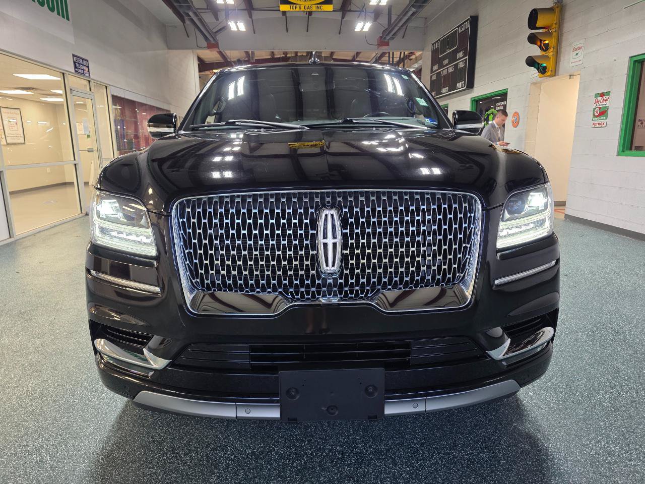 Used 2021 Lincoln Navigator Reserve w/ Luxury Package AWD/4WD image 3