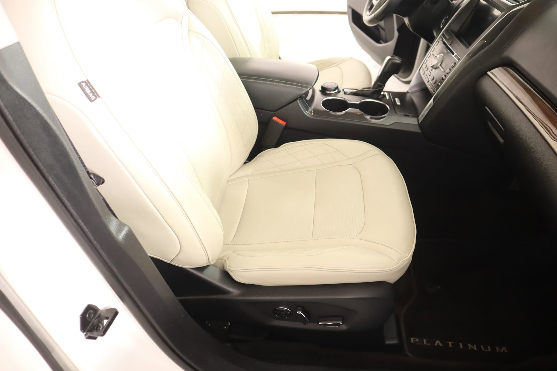 Used 2017 Ford Explorer Platinum image 15