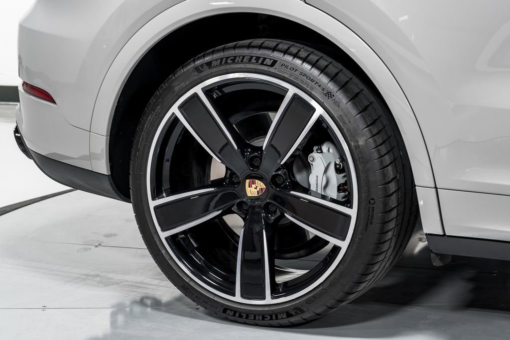 Used 2022 Porsche Cayenne Turbo AWD/4WD image 53