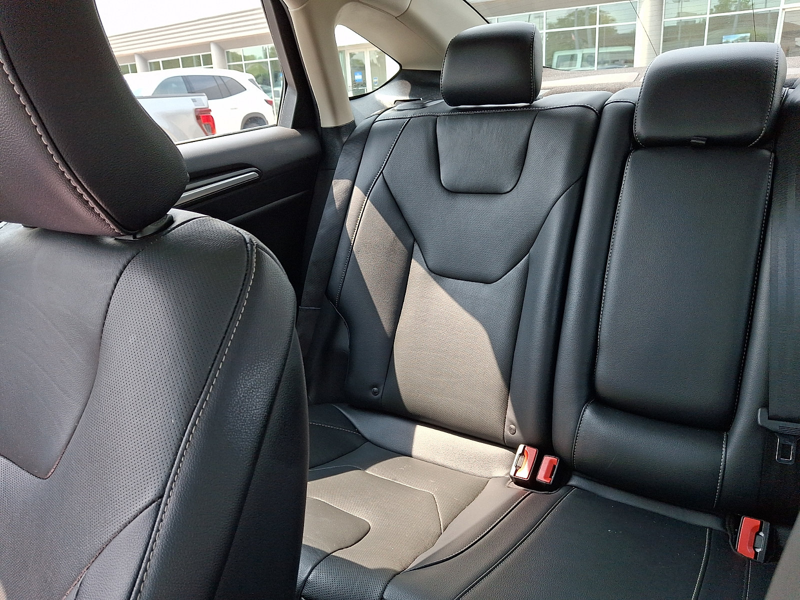 Used 2019 Ford Fusion Energi Titanium FWD image 17
