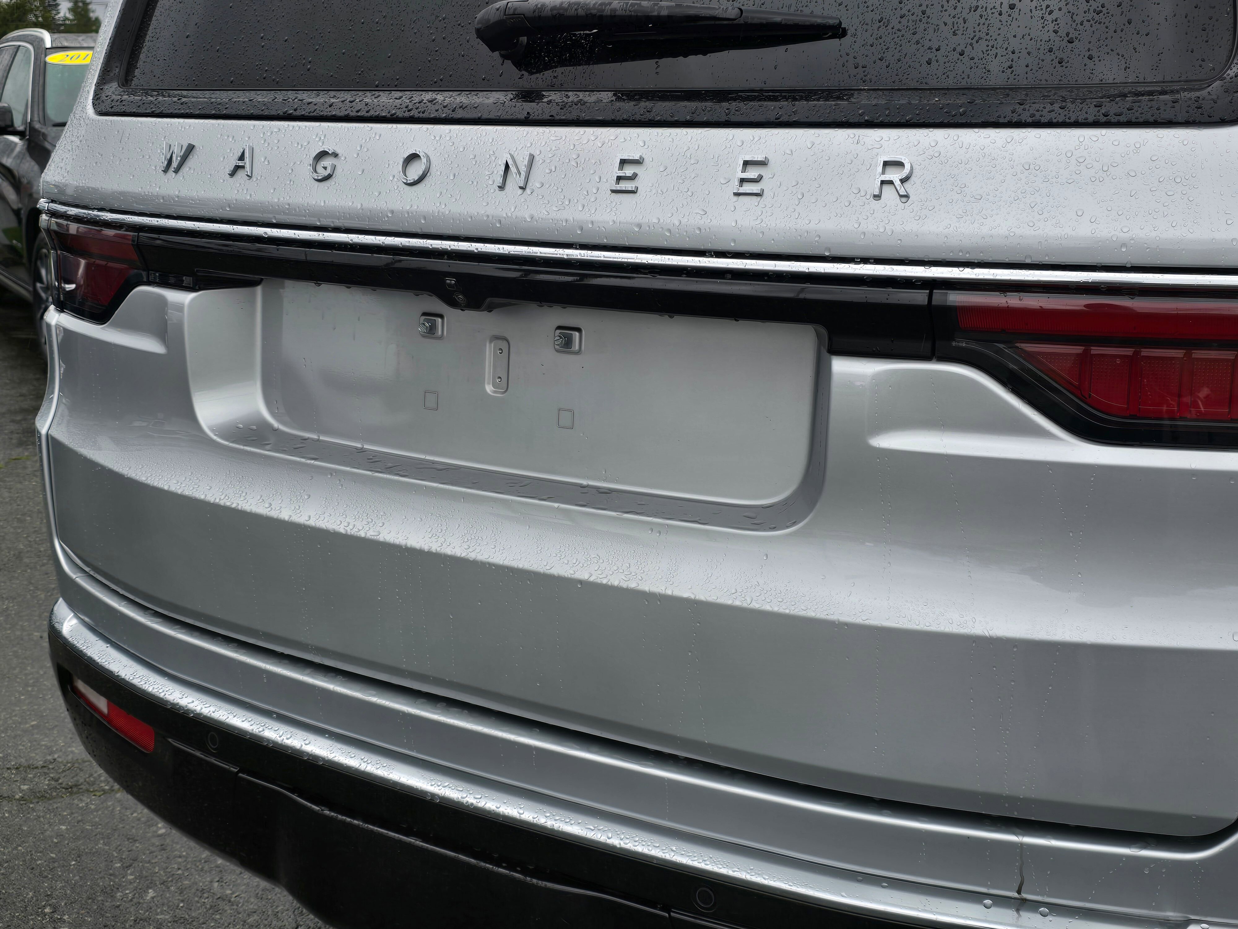 Used 2025 Jeep Wagoneer 4WD image 13