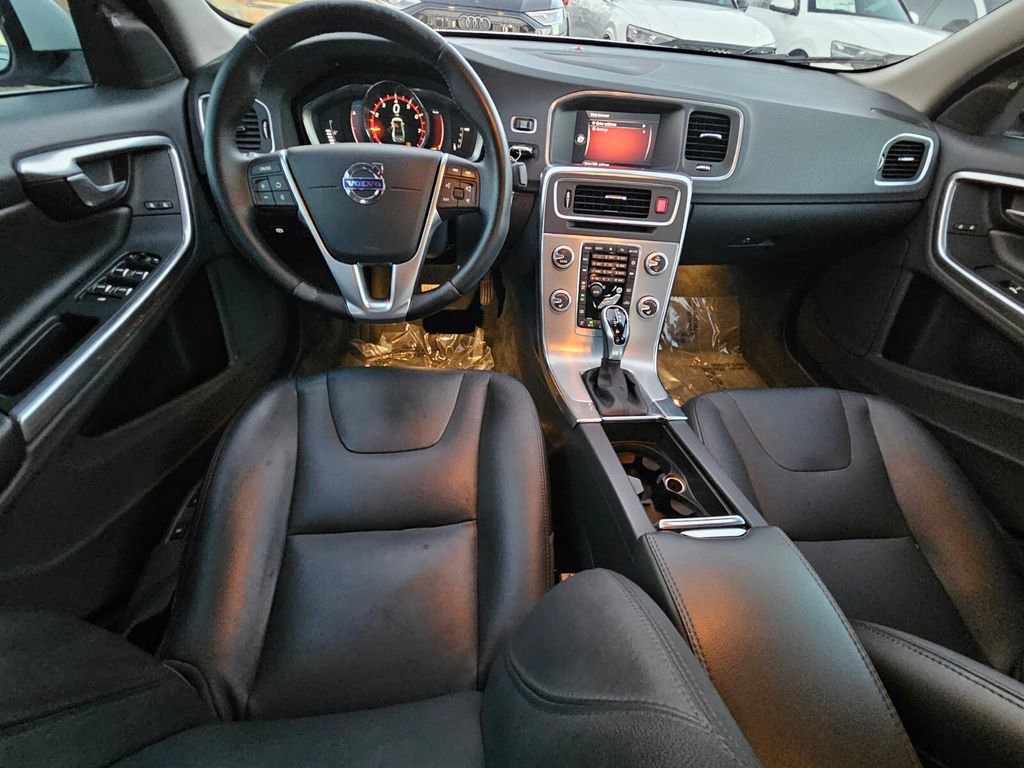 Used 2017 Volvo S60 T5 Inscription image 13