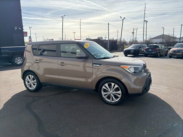 Used 2015 Kia Soul + image 2