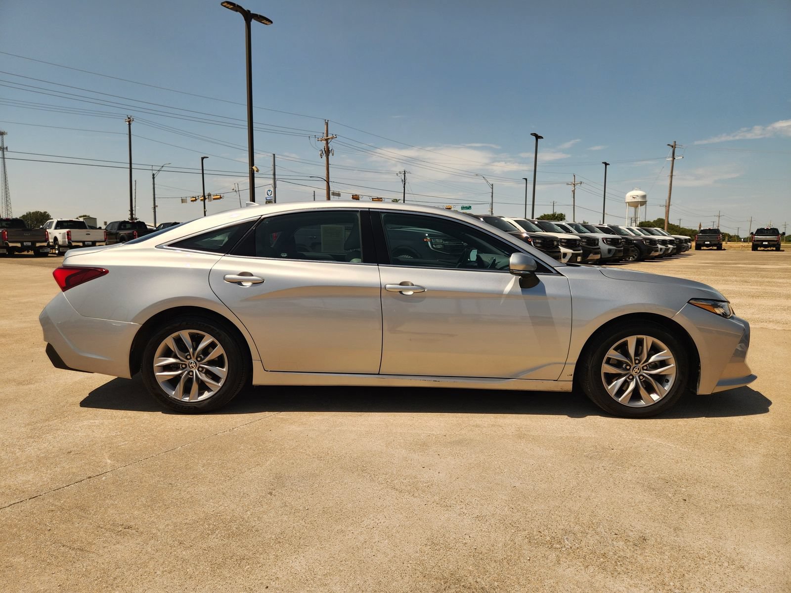 Used 2022 Toyota Avalon XLE FWD image 7