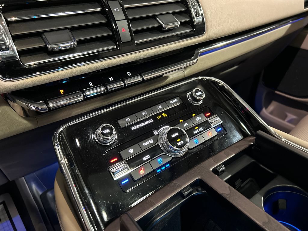 Certified 2024 Lincoln Navigator L Reserve AWD/4WD image 16